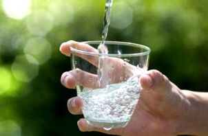 Pendant la perte de poids, le régime de consommation d'alcool doit être respecté. 